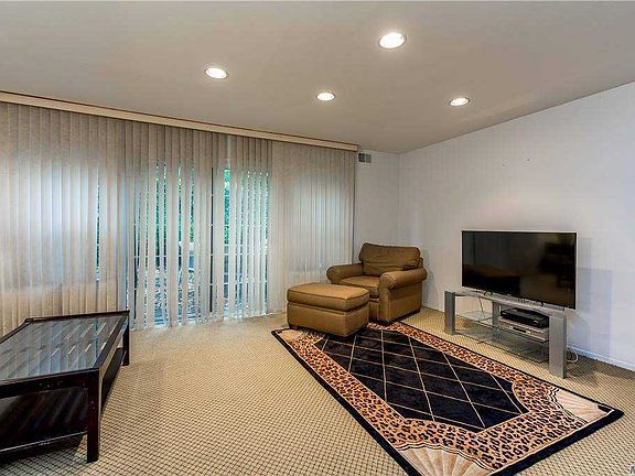 5th image of 14 Hampton Way