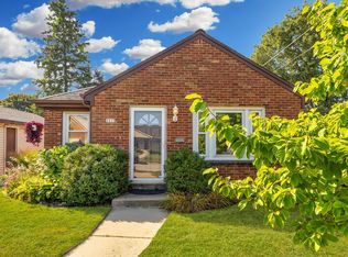 1617 E Norwich Ave, St Francis, WI 53235