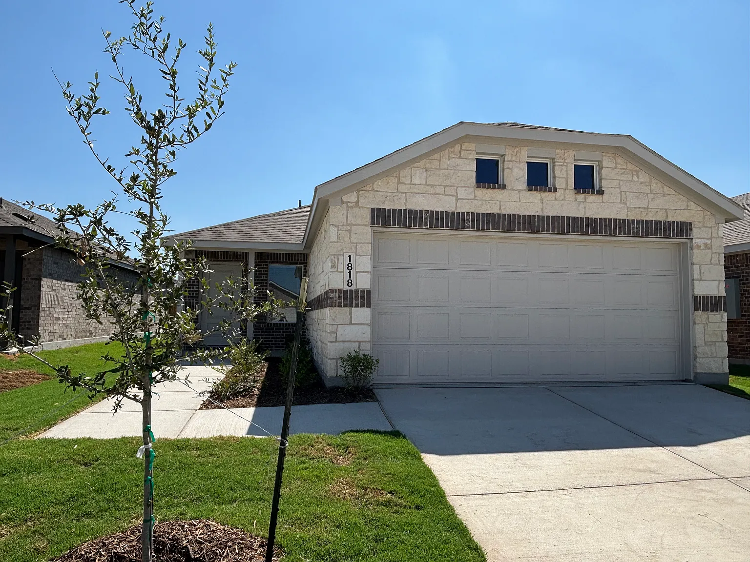 3 bed, 1400 sqft, $2,200 — Photo 2