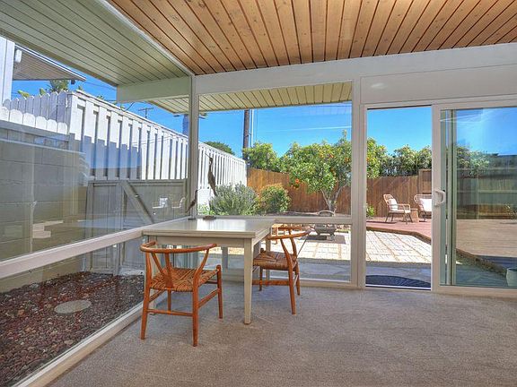 5th image of 212 La Jolla Dr