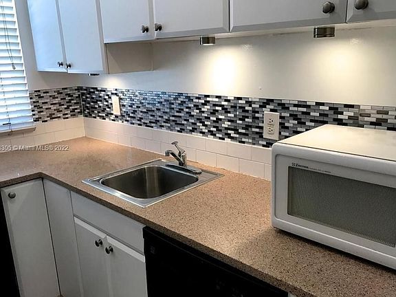4th image of 1061 Euclid Ave APT 103