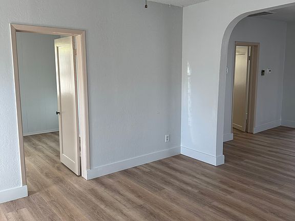 2nd image of 414 W Shannon Ave
