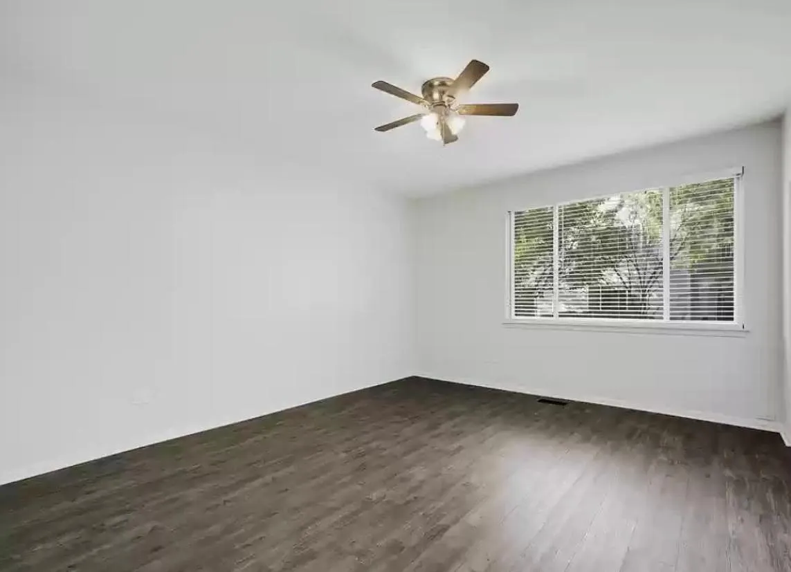 2905 Stockton Ct — Photo 3