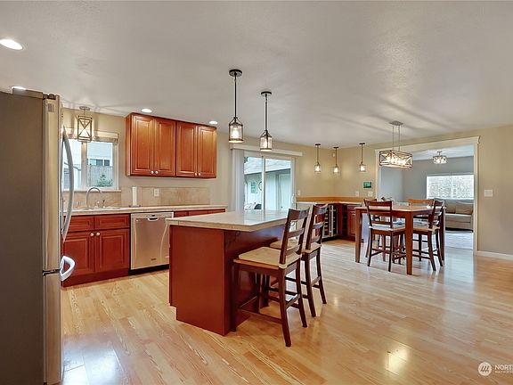 5th image of 604 27th Avenue SE