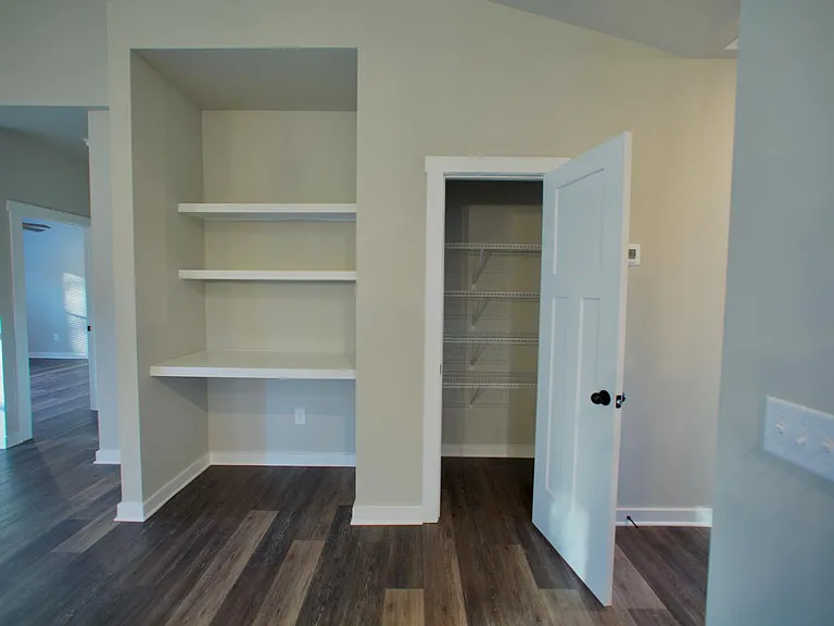 511 N Point Cir — Photo 9