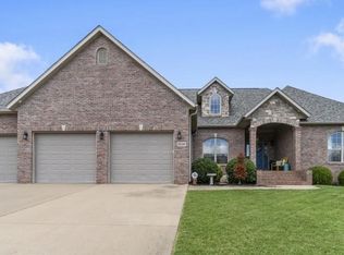 2230 Derbyshire Ln, Cape Girardeau, MO 63701
