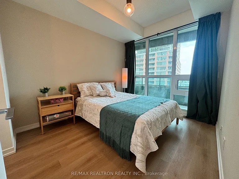 150 E Liberty St #407 — Photo 9