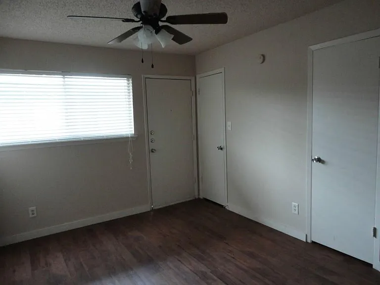 2200 San Gabriel St — Photo 9