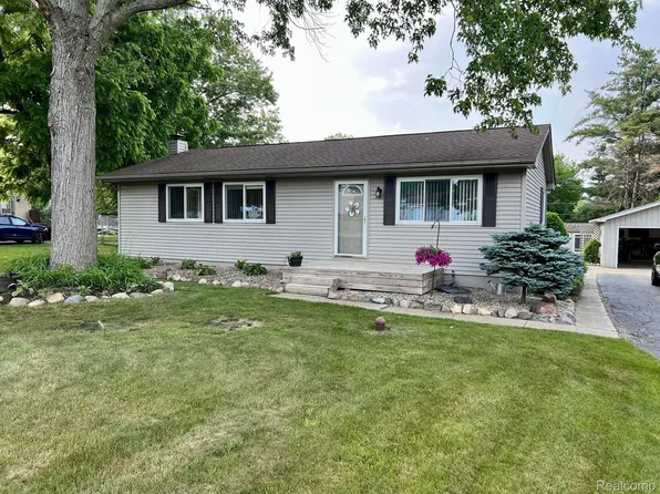 2475 Sweet Clover Ln, Lapeer, MI 48446