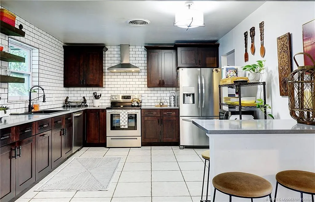 3 bed, 2.0 bath, 1520 sqft, $4,500 — Photo 3