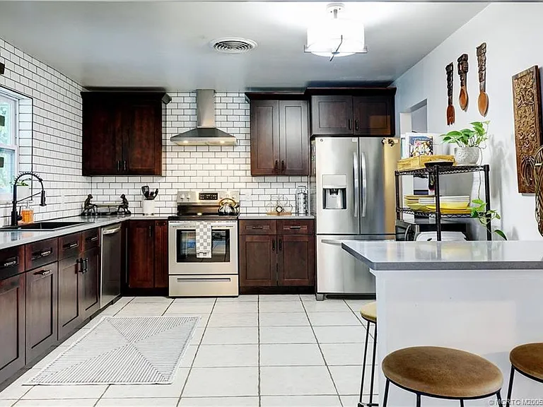 905 SE Flamingo Ave — Photo 3