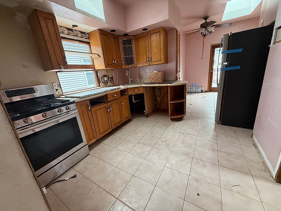 1st image of 52 Orange Ave