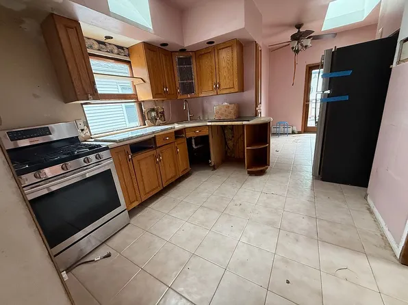 52 Orange Ave, Staten Island, NY 10302