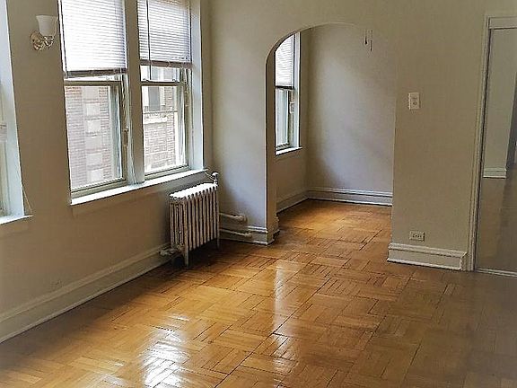 3rd image of 1627 W Sherwin Ave #407