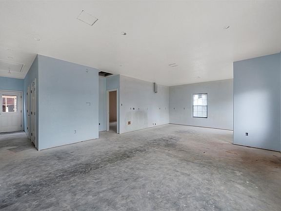 5th image of 211 Lopez St
