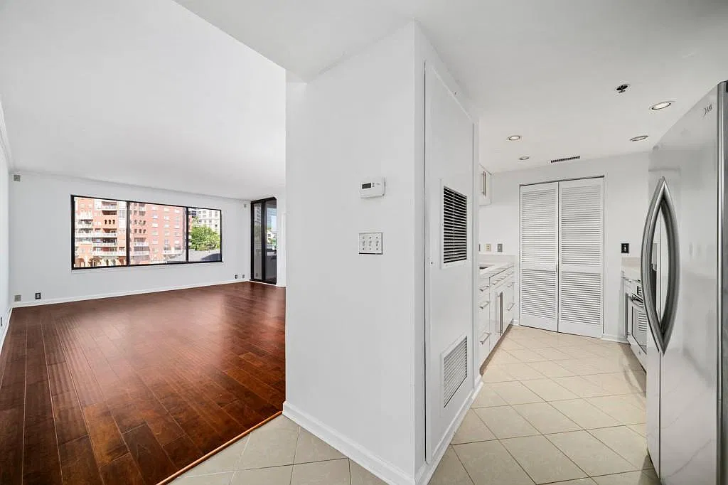 2 bed, 2.0 bath, 1230 sqft, $2,400 — Photo 2