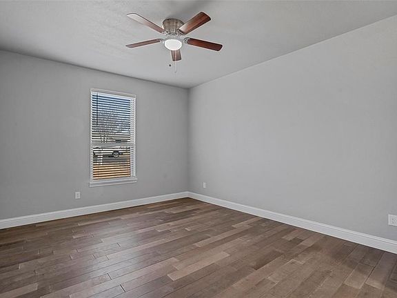 3rd image of 9513 Santa Monica Dr