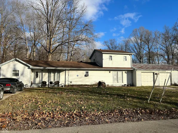 1221 N 3rd St, Austin, IN 47102