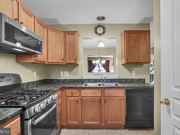 3rd image of 165 Waterford Ln