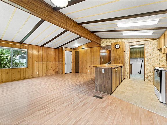 5th image of 2812 Hartley Ln