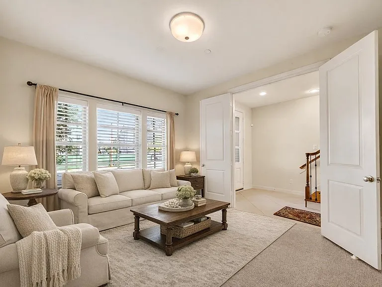 705 Delano St — Photo 13