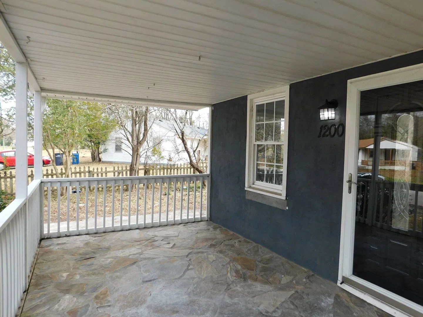 Newly Remodeled Home Northwoods Neighborhood — Photo 3