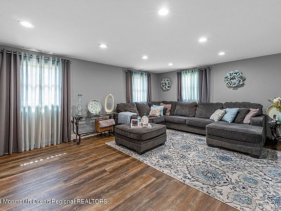 4th image of 21 Tamarack Drive