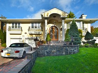85 Lords Way, New Hyde Park, NY 11040
