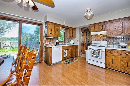 5th image of 15541 Badger Ln