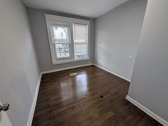 4th image of 235 Davenport Ave #1B