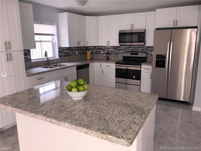 9521 NW 52nd St, Sunrise, FL, 33351