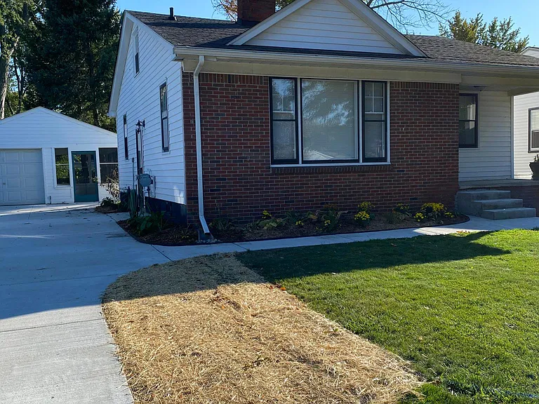 21726 Cedar St — Photo 2
