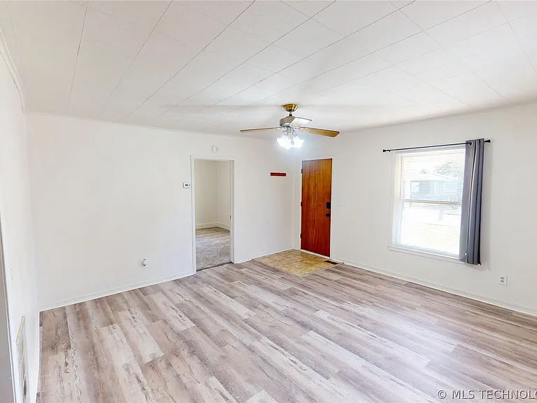 916 N Wilson Ave — Photo 4