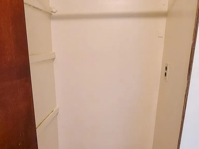 228 Manor Cir #7 — Photo 8