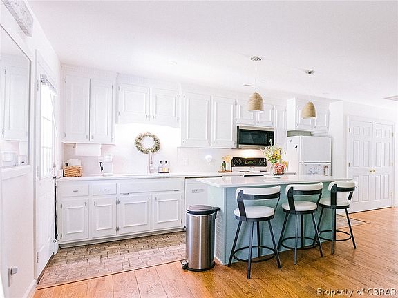 2nd image of 6427 Village Woods Ct