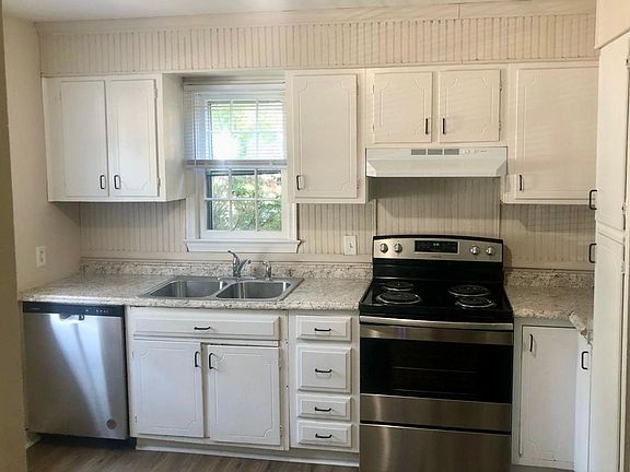 2nd image of 546 Olde Greenwich Cir