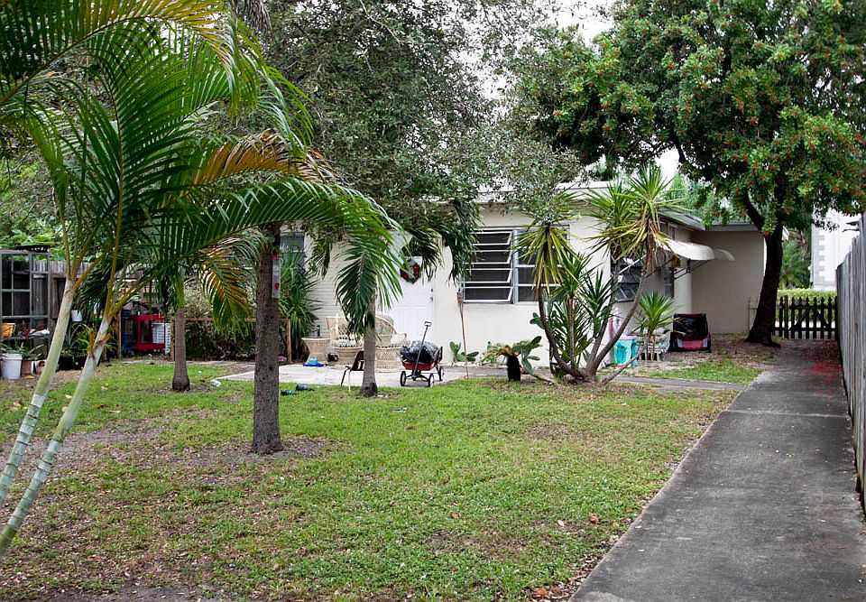 1st image of 226 SW 11th St