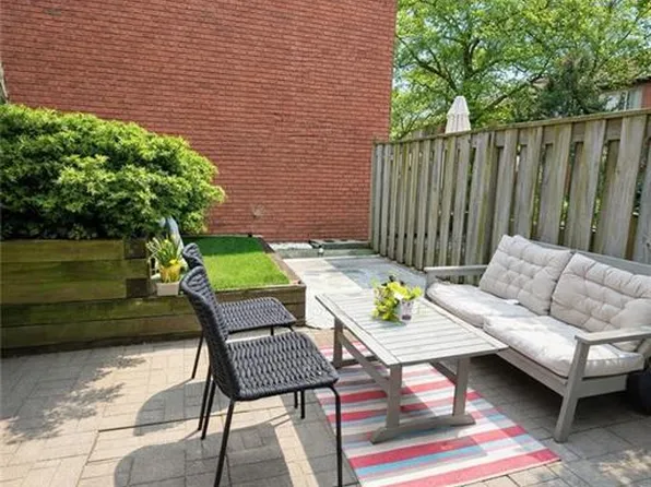 895 Maple Ave #215, Burlington, ON L7S 2H7