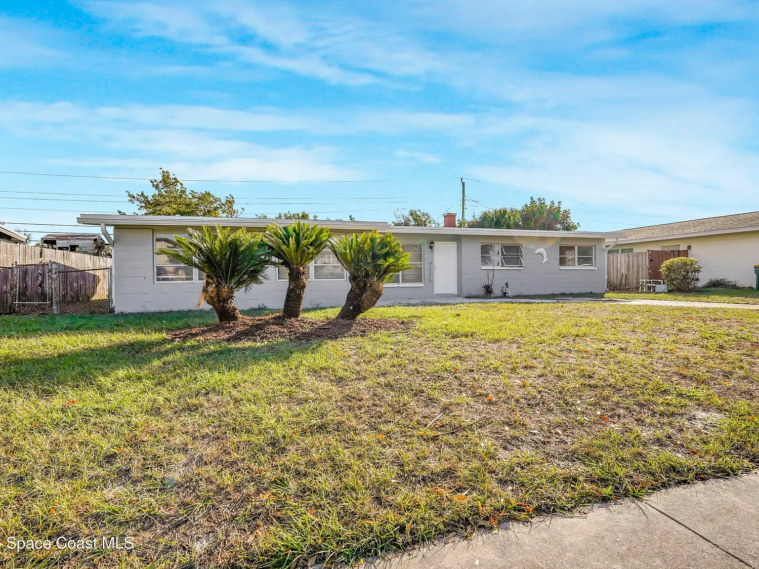 4 bed, 2.0 bath, 1516 sqft, $1,800 — Photo 2
