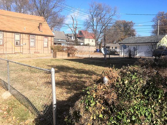 3rd image of 7125 Southwest Ave APT 2E
