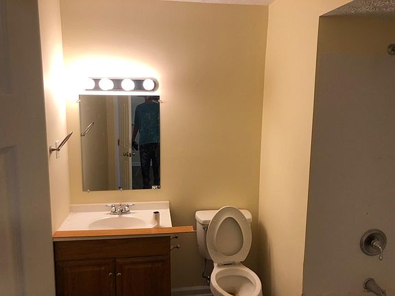 Full bath in the basement