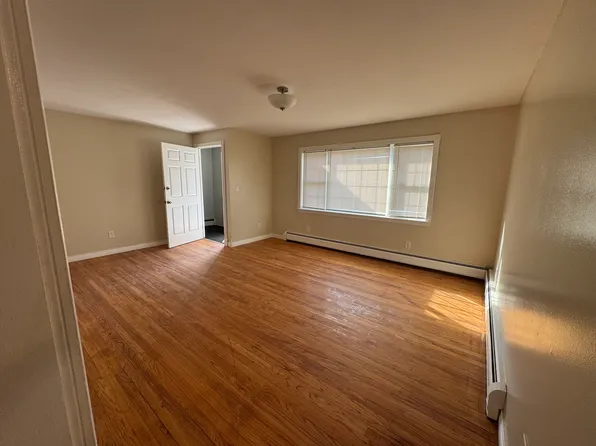 410 Grayson Dr #1, Springfield, MA 01119