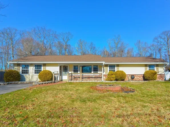 136 Dagmar Dr, Brockton, MA 02302