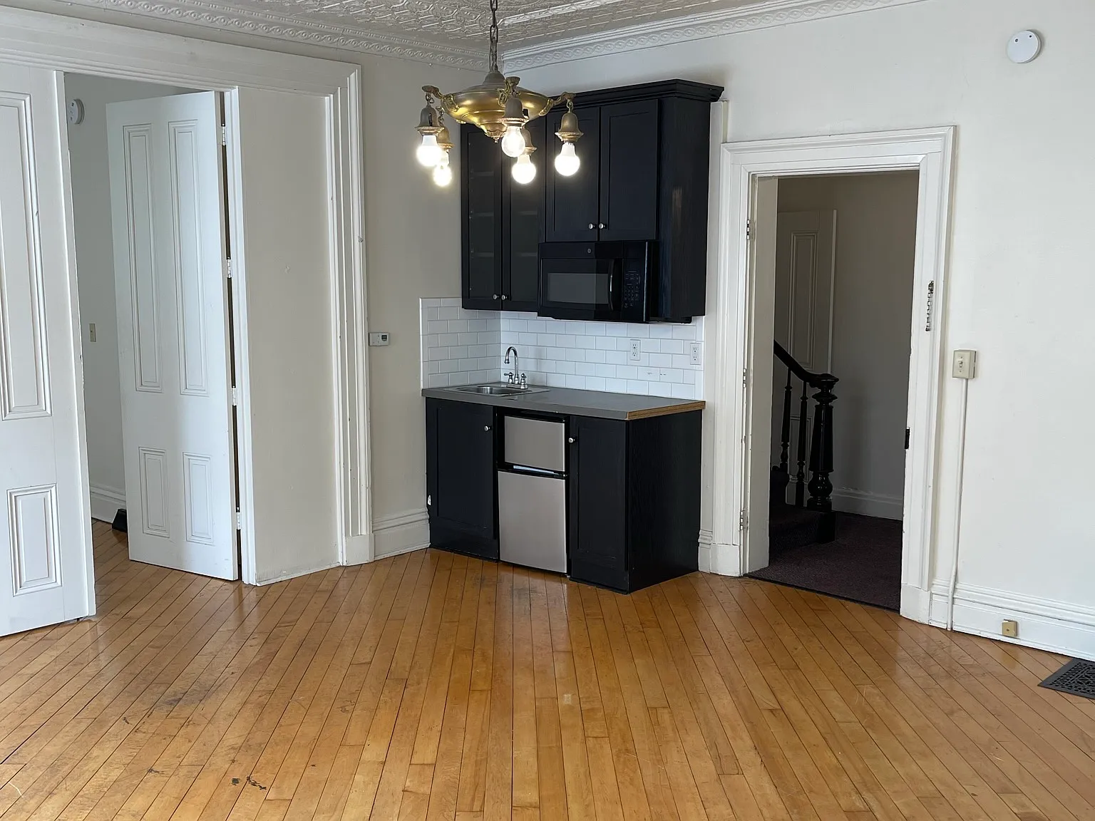 5 bed, 2200 sqft, $4,153 — Photo 4