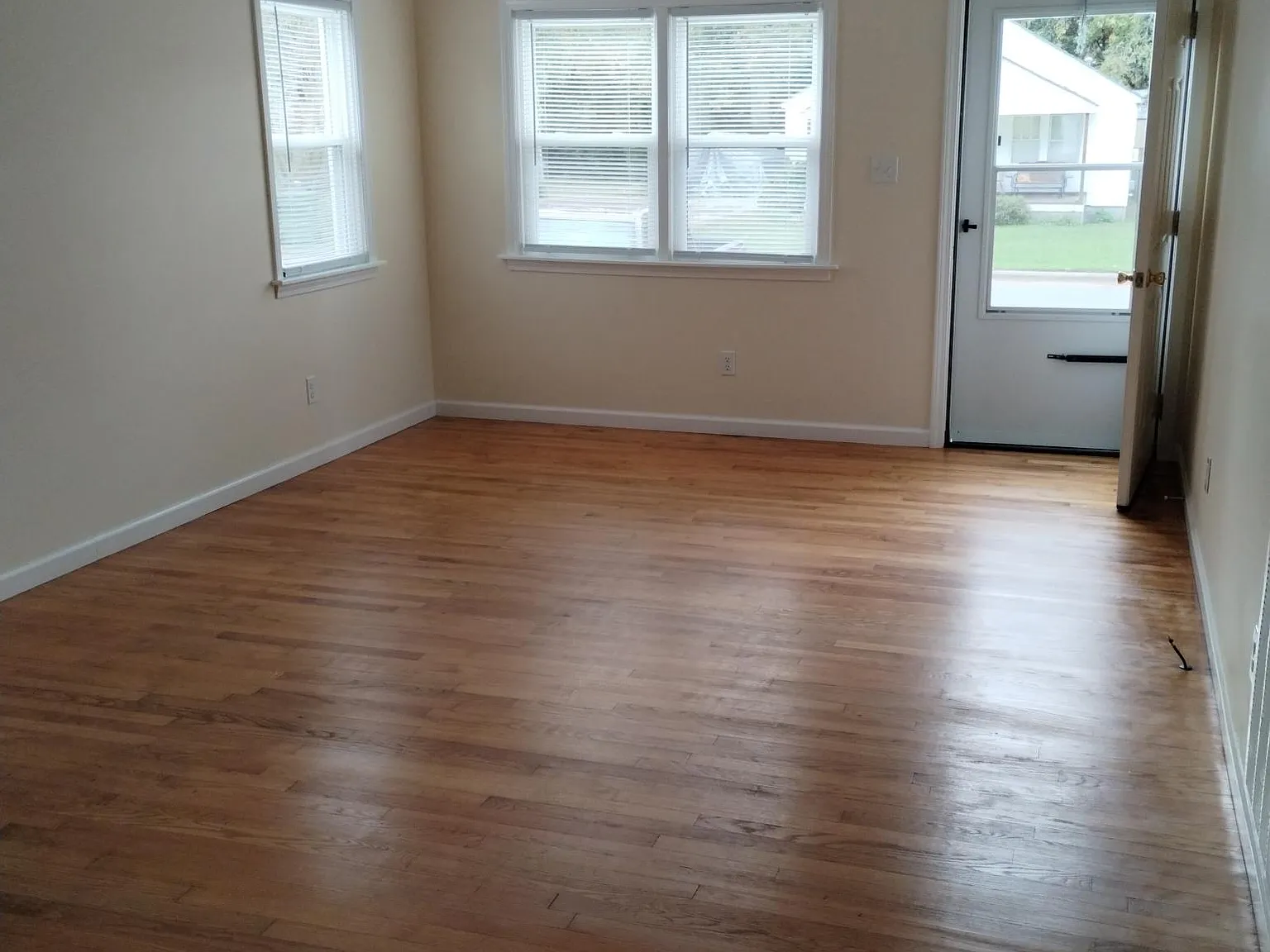 2 bed, 900 sqft, $900 — Photo 2