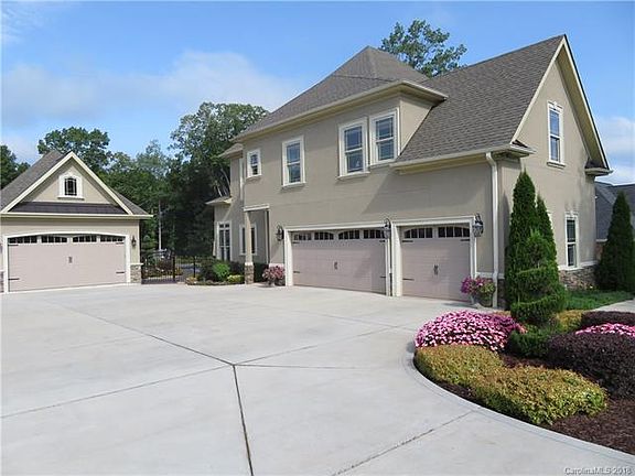 3rd image of 134 Castle Dr