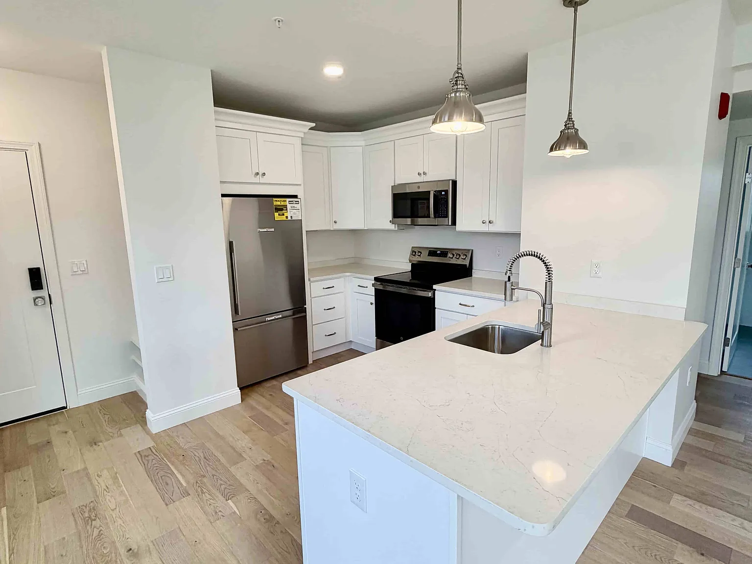 2 bed, $2,700 — Photo 4