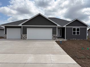 1250 Putnam Dr, Pulaski, WI 54162