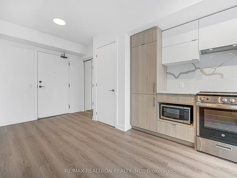 100 Queens Cay E #2508 — Photo 9