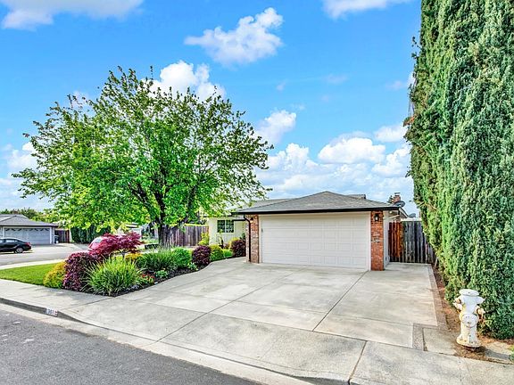 4th image of 361 Elsinore Drive